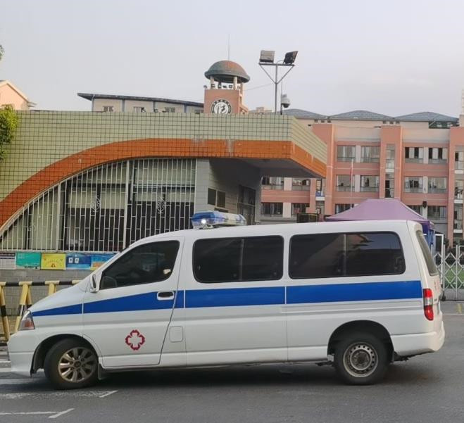 兴宁救护车出租护送骨折病人一公里多少钱